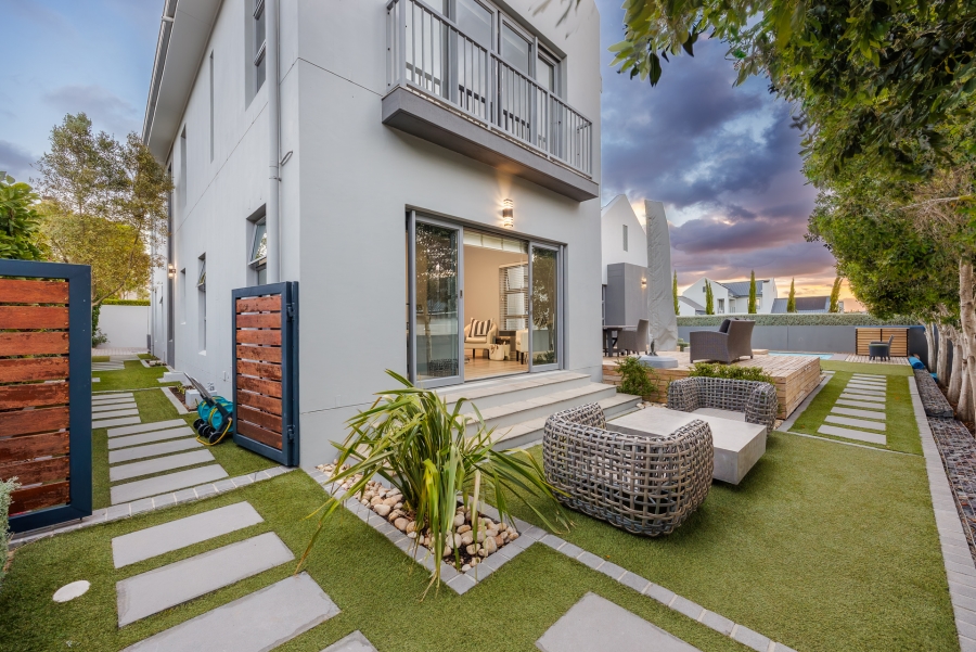 4 Bedroom Property for Sale in Graanendal Western Cape